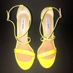 Steve Madden Yellow "Floriaa" Patent Leather Cross